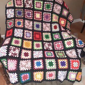 VINTAGE CROCHETED GRANNY SQUARE AFGHAN/BLANKET 51" x 59"